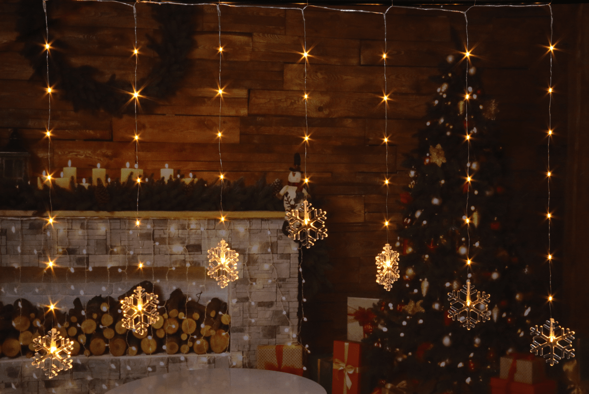 Lichtervorhang Mit Schneefall 1,2m Von Pixie Design - Schaffen Sie mit dem Lichtervorhang &bdquo;Schneeflocke&ldquo; eine zauberhafte Weihnachtsatmosph&auml;re.