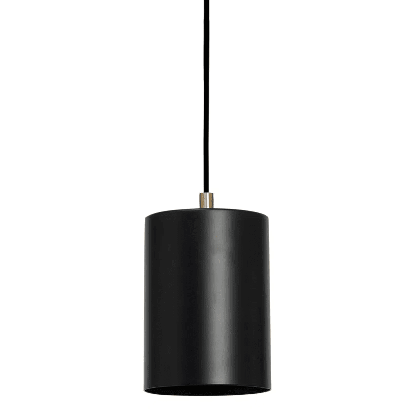 Nord Ø10 Schwarz fensterlampe Von H. Skjalm P - Die Pendelleuchte Nord aus Metall mit mattschwarzer Oberfläche ist eine handgefertigte Leuchte mit eleganter zylindrischer Form, die ein weiches und angenehmes Licht nach unten abgibt.