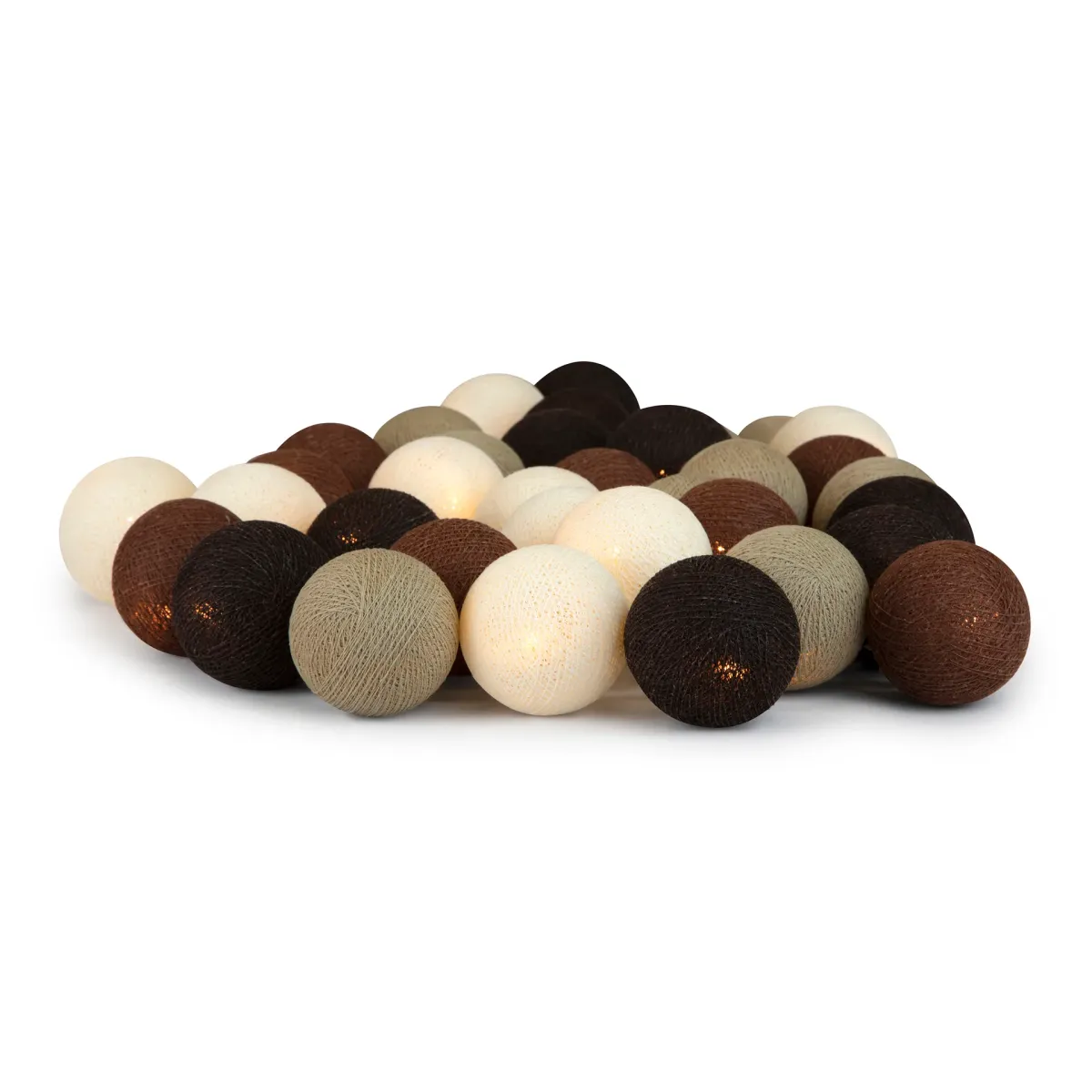 Irislights Brownie 20-lights Braun Von Irislights - Die Lichterkette besteht aus handgefertigten Kugeln aus Baumwolle und Polyester in verschiedenen Braunt&ouml;nen, die beim Leuchten ein sch&ouml;nes Licht verbreiten.