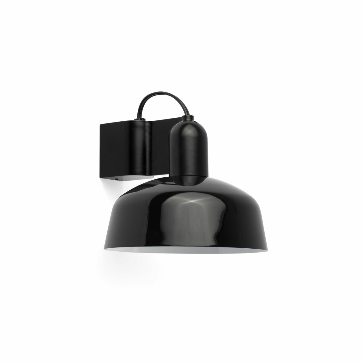 Tatawin Ø18 Schwarz wandlampe Von Faro Barcelona - Tatawin ist eine Wandleuchte mit schwarzer Struktur und schwarzem Metallschirm, die fokussiertes Licht spendet.