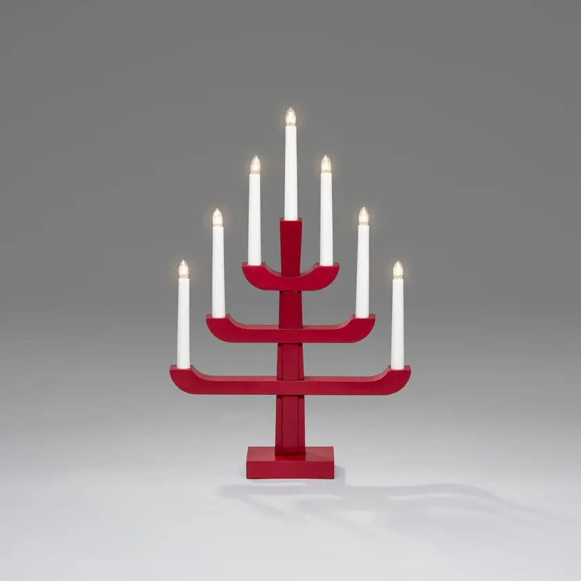 Candelabra 7 Lights ROT Von Konstsmide - Mit seinen drei stilvollen Ebenen und sieben warmweißen Lichtern verbindet es klassischen Charme mit modernem Design.