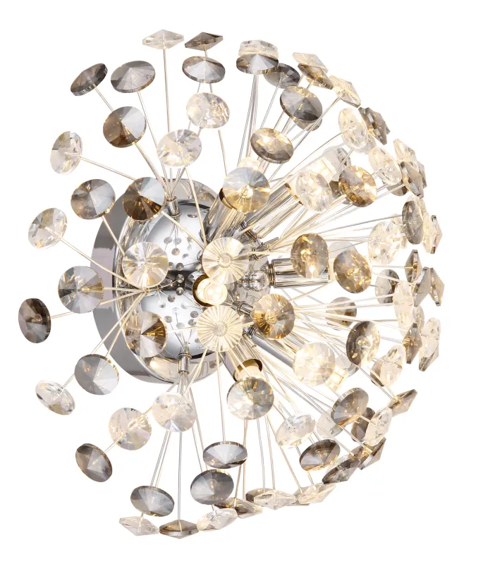 Katrina Ø40 Chrom wandlampe Von Globo Lighting - Den runda stommen i kromf&auml;rgad metall och den halvsf&auml;riska sk&auml;rmen i r&ouml;kf&auml;rgade K9-kristaller skapar en lyxig och inbjudande atmosf&auml;r.