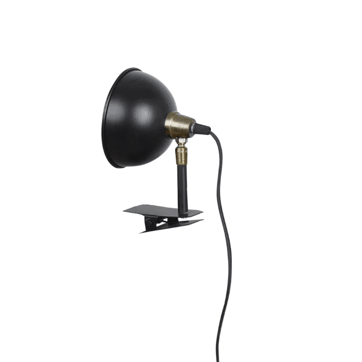 Pelle Schwarz klemmlampe Von Strömshaga - Durch die Klemme l&auml;sst sich die Lampe leicht bewegen.