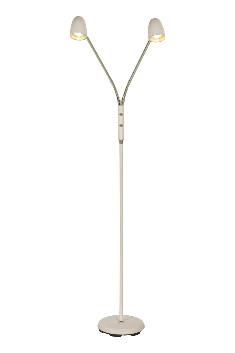 Sandnes 2 Weiß stehlampe Von Aneta Lighting - Mit zwei flexiblen Armen eignet sie sich perfekt als Leselampe und verf&uuml;gt &uuml;ber zwei separate Netzschalter mit integriertem Dimmer, wodurch die Helligkeit je nach Bedarf reguliert werden kann.