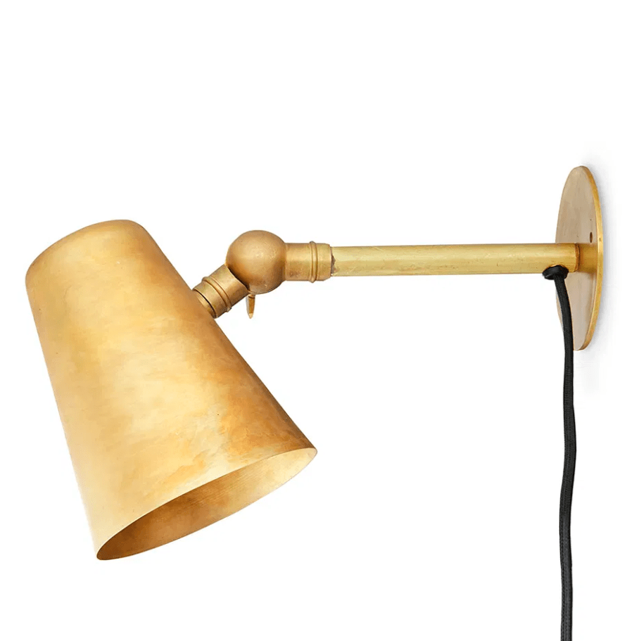 Vala Rohmessing leselampe Von H. Skjalm P - Sie passt perfekt in verschiedene R&auml;ume, zum Beispiel entlang der K&uuml;chenwand, als Nachtlampe im Schlafzimmer, im Flur oder an der Wand.