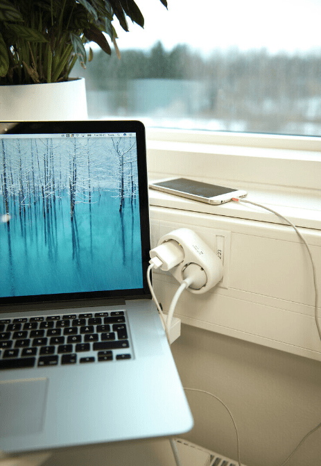 2-Fach Steckdosenverteiler Von Airam - Wei&szlig;er Schutzkontakt-Abzweigverbinder f&uuml;r den Innenbereich f&uuml;r Leitungen mit Euro- oder Schukostecker.