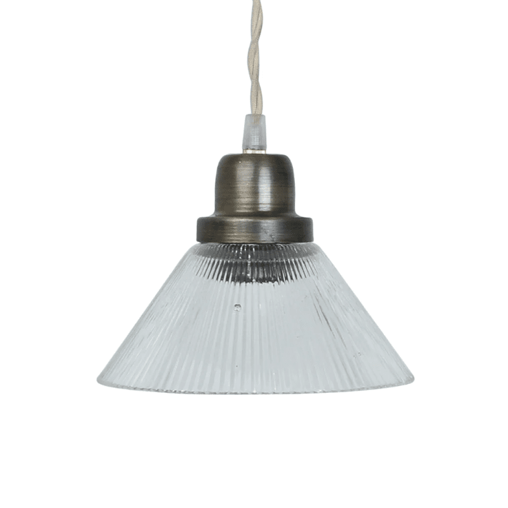 Gunilla Klein Ø16 Transparent fensterlampe Von Strömshaga - Die Lampe hat keine Verbindung zur Wand oder zur Decke, Sie können also selbst entscheiden, womit Sie sie verbinden möchten.