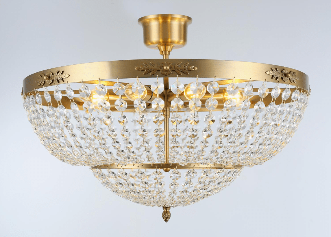 Victoria Ø55 kristall Von Norrsken Design - Die Lampe ist mit handgeschliffenen Prismen aus Klasse 1 K9 Kristall ausgestattet, die ein blendendes und schönes Licht im Raum verbreiten.