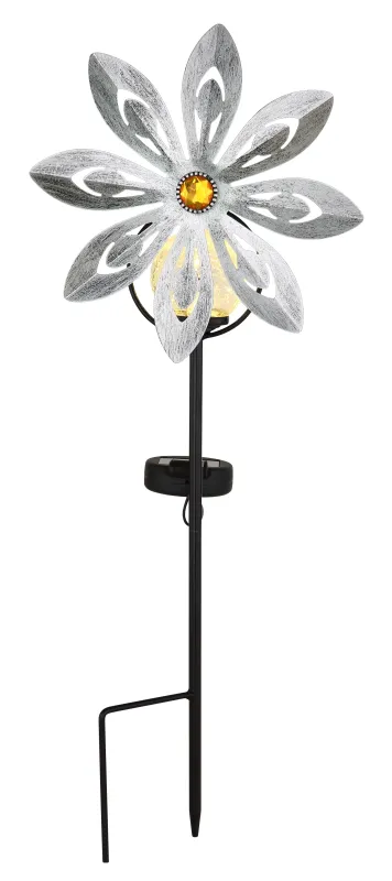 Wind Silber solarleuchte Von Globo Lighting - De dekorativa bladen i silverfinish roterar med vinden och skapar en vacker r&ouml;relse, medan den inbyggda solcellsbelysningen lyser upp i m&ouml;rkret f&ouml;r en magisk effekt.