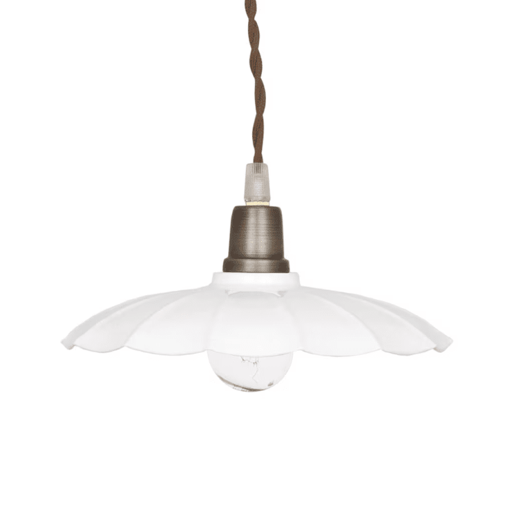 Gustav Ø20 Weiß fensterlampe Von Strömshaga - Eine elegante Deckenleuchte, die klein und schlank ist und gut &uuml;ber einen K&uuml;chentisch, in ein Fenster oder in ein Schlafzimmer passt.