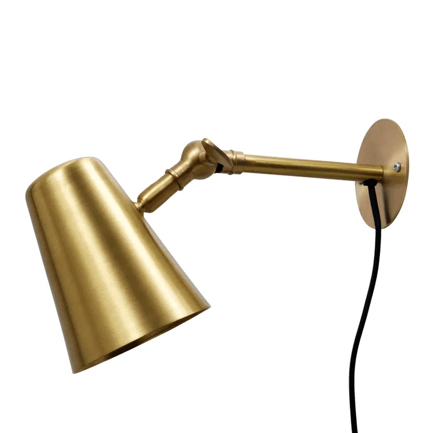 Vala Flex Mattes Messing leselampe Von H. Skjalm P - Mit seinem flexiblen Design sorgt es sowohl f&uuml;r praktisches Licht als auch f&uuml;r eine elegante Note in Ihrem Zuhause.