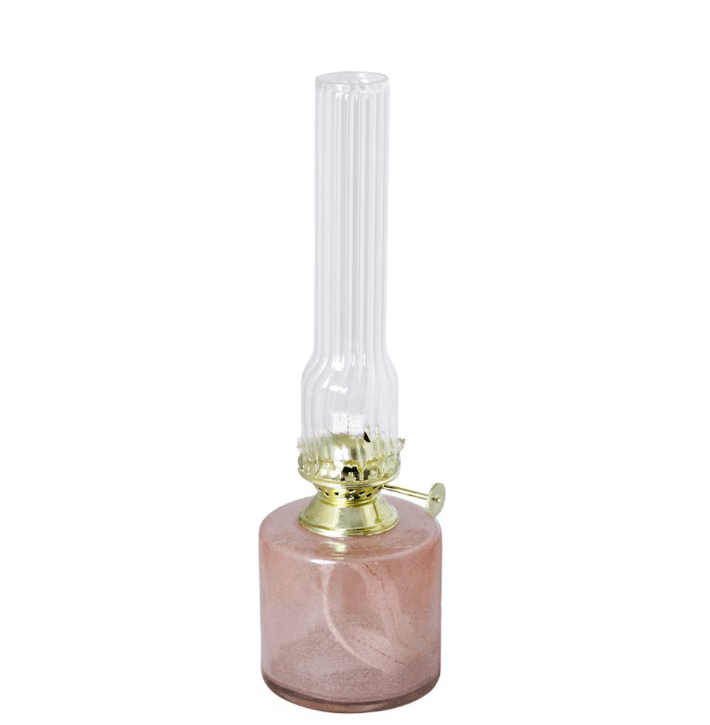 Kerosene lamp elvira small Rosa Von Strömshaga - Die Lampe besteht zu 50&ndash;60 % aus recyceltem Glas und passt zu Docht Artikelnummer 116210 und Brennern mit den Artikelnummern 139420G oder 121800G.