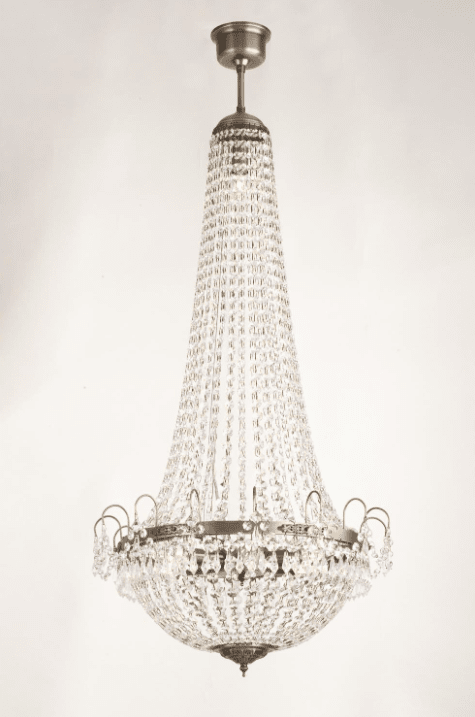 Lang Ø50 Antikes Messing kristall Von Norrsken Design - Die Deckenleuchte Lang in Antikmessing ist ein stattliches Meisterwerk, das Eleganz und Luxus ausstrahlt.