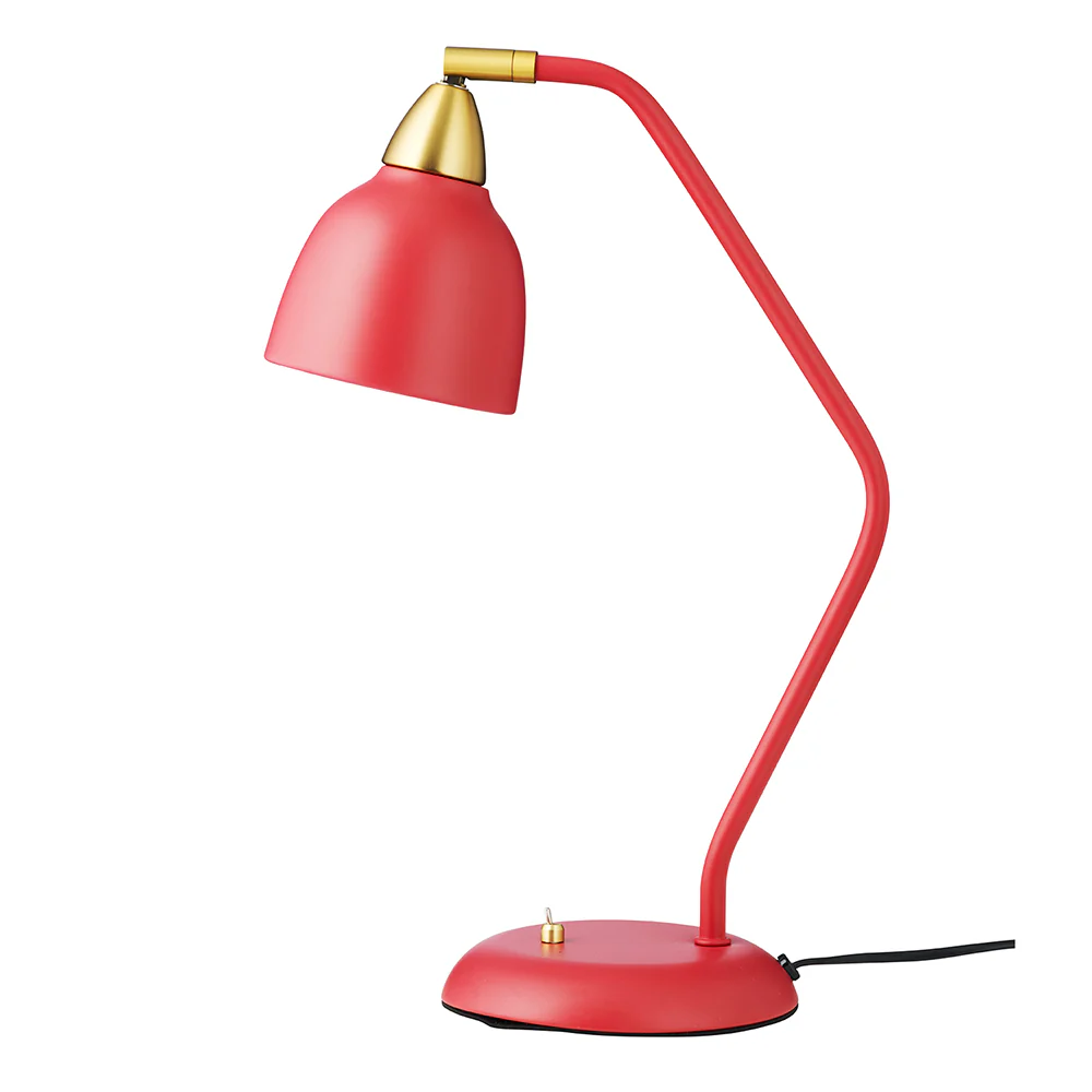 Urban 45cm ROT schreibtischlampe Von Superliving - Versch&ouml;nern Sie Ihren Arbeitsplatz mit der Schreibtischlampe Urban in elegantem, mattem Himbeerrot mit Messingdetails.