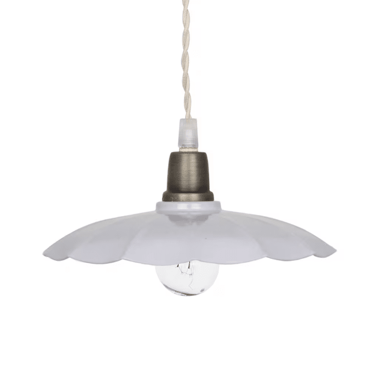 Gustav Ø20 Grau fensterlampe Von Strömshaga - Eine elegante Deckenleuchte, die klein und schlank ist und gut &uuml;ber einen K&uuml;chentisch, in ein Fenster oder in ein Schlafzimmer passt.