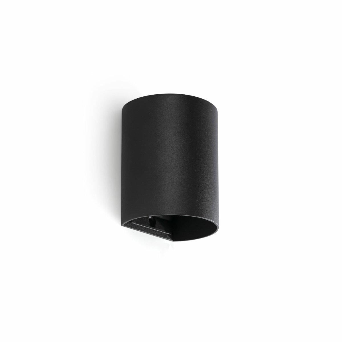 Sole 10cm Schwarz wandlampe Von Faro Barcelona - Sole ist eine schwarze Wandleuchte mit glatter Oberfl&auml;che, die Funktion und Form in einem kompakten Format vereint.