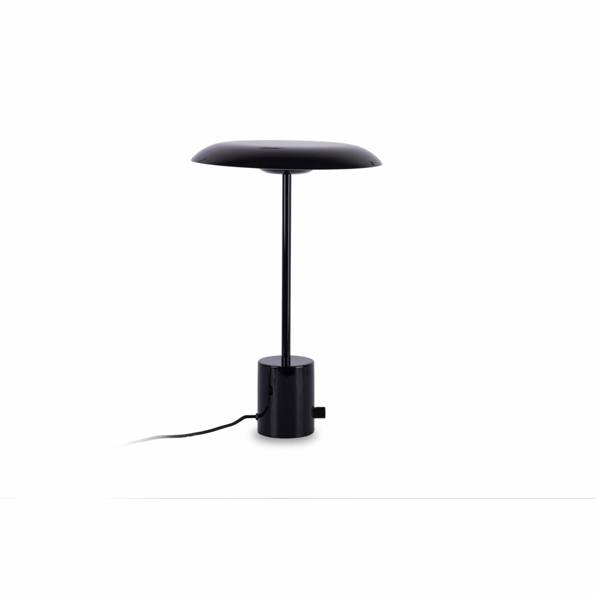 Hoshi 40cm Schwarz tischlampe Von Faro Barcelona - Hoshi ist eine Designerleuchte mit schlanker Silhouette, stabilem Sockel und integrierter LED (12 W, 2700 K), die warmes, angenehmes Licht spendet.