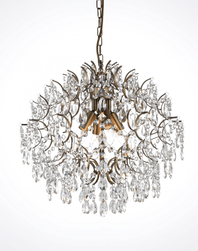 Kate Ø50 Antikes Messing kristall Von Norrsken Design - Durch die goldene Oberfläche und die schillernden Kristalle wird das Licht auf wunderbare Weise reflektiert und erzeugt einen warmen und einladenden Schein.