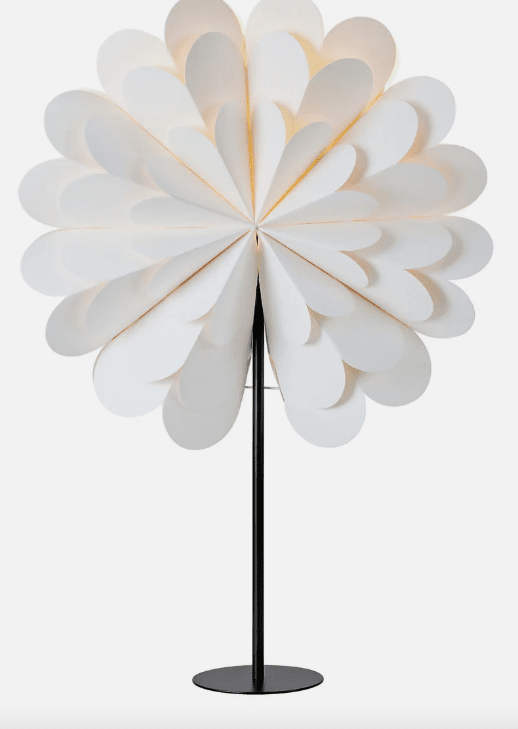 Maravilla Ø45 Weiß Von Markslöjd - Das plissierte Papier erzeugt einen weichen und warmen Lichteffekt, der eine stimmungsvolle Atmosphäre im Raum schafft.