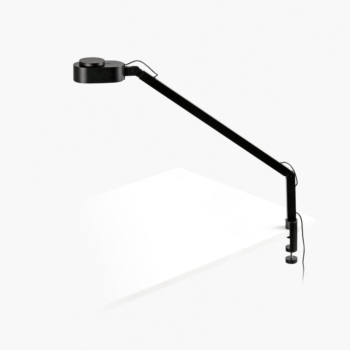 Inviting 86cm Schwarz klemmlampe Von Faro Barcelona - Der Leuchtenkopf ist horizontal und vertikal verstellbar und das Licht dimmbar.