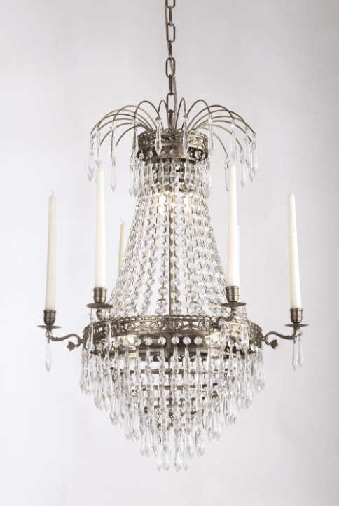 Empire Classic Ø55 Antikes Messing kristall Von Norrsken Design - Die antike Messingoberfläche vermittelt ein Gefühl von historischem Charme und Luxus und macht es zu einem perfekten Detail sowohl in klassischen als auch in modernen Umgebungen.