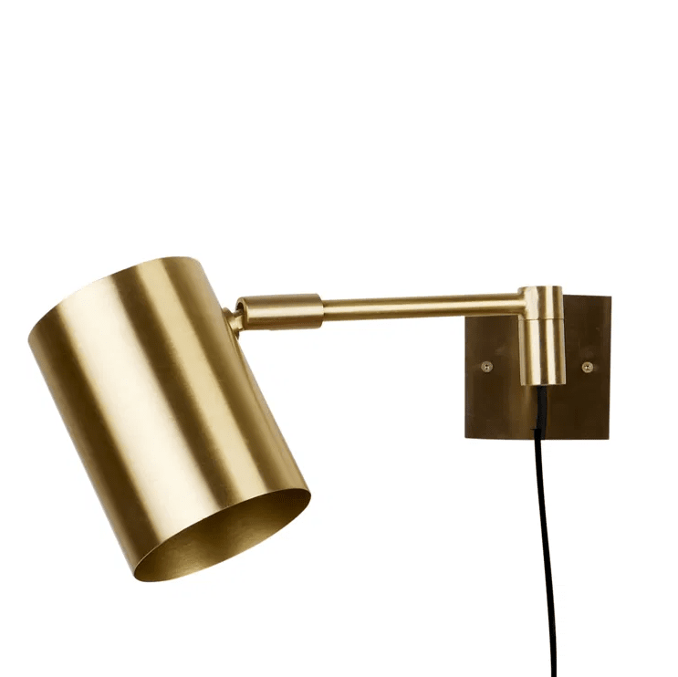 Hali Mattes Messing leselampe Von H. Skjalm P - Schlichte und elegante Lampe, die sich perfekt für das Büro, den Flur oder als Leselampe im Schlafzimmer oder neben dem Sofa eignet.