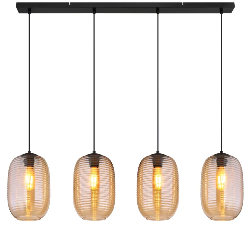 Jefrey 110cm Bernstein hängelampe Von Globo Lighting - Denna eleganta taklampa har en avl&aring;ng form och &auml;r utrustad med fyra rundade glaskupor i varm b&auml;rnstensf&auml;rg.