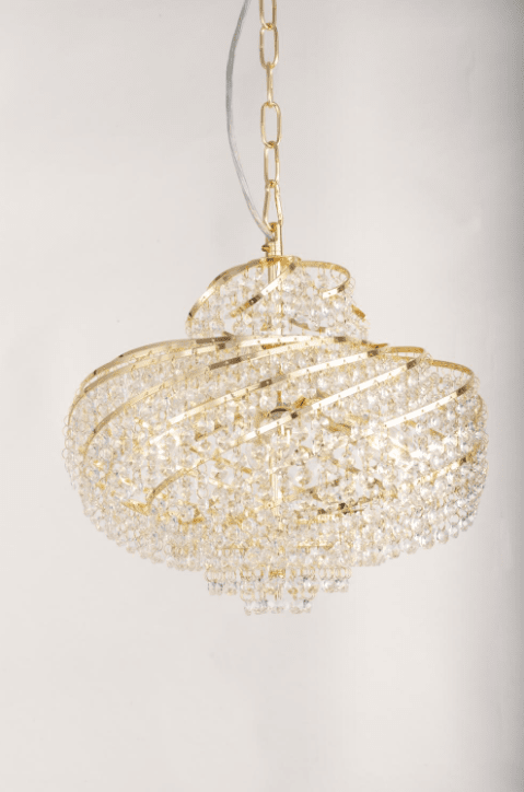 Isabelle Ø40 Gold kristall Von Norrsken Design - Das elegante Goldfinish unterstreicht den luxuriösen Charakter der Krone und schafft einen Blickfang, der sowohl in moderne als auch in klassische Umgebungen passt.