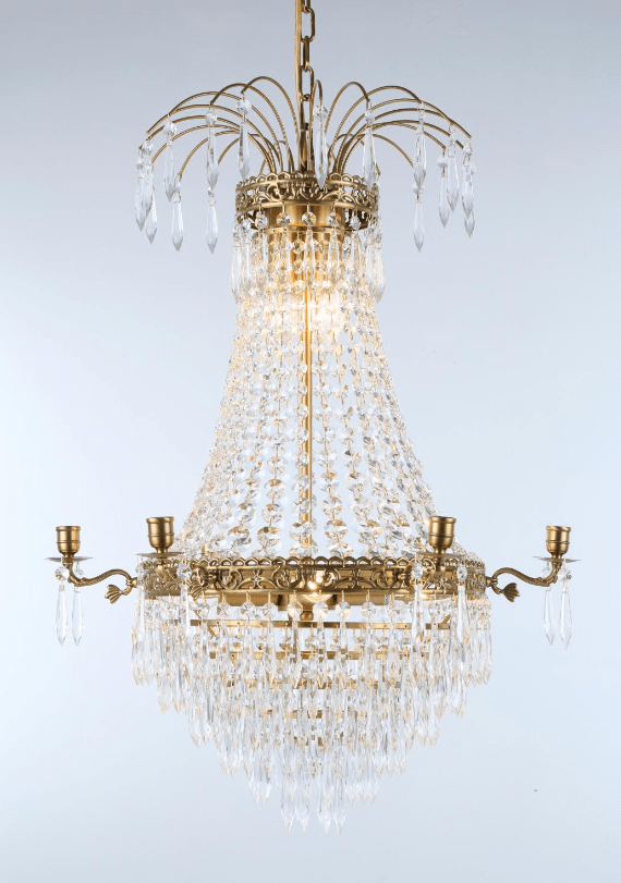 Empire Classic Ø55 Gebürstetes Messing kristall Von Norrsken Design - Die Oberfläche aus gebürstetem Messing verleiht ein klassisches Gefühl und sorgt dafür, dass der Kronleuchter sowohl in moderne als auch in traditionelle Innenräume perfekt passt.