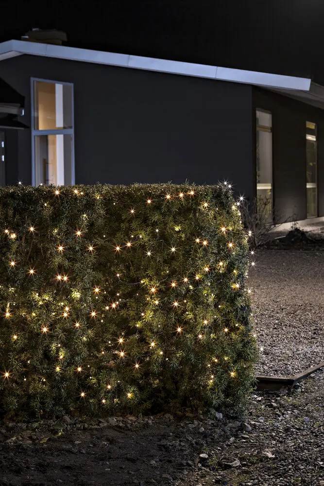 Lichterkette amber 24m Schwarz Von Konstsmide - Schaffen Sie eine magische Atmosph&auml;re mit dieser Lichterkette mit 240 bernsteinfarbenen LED-Lichtern.