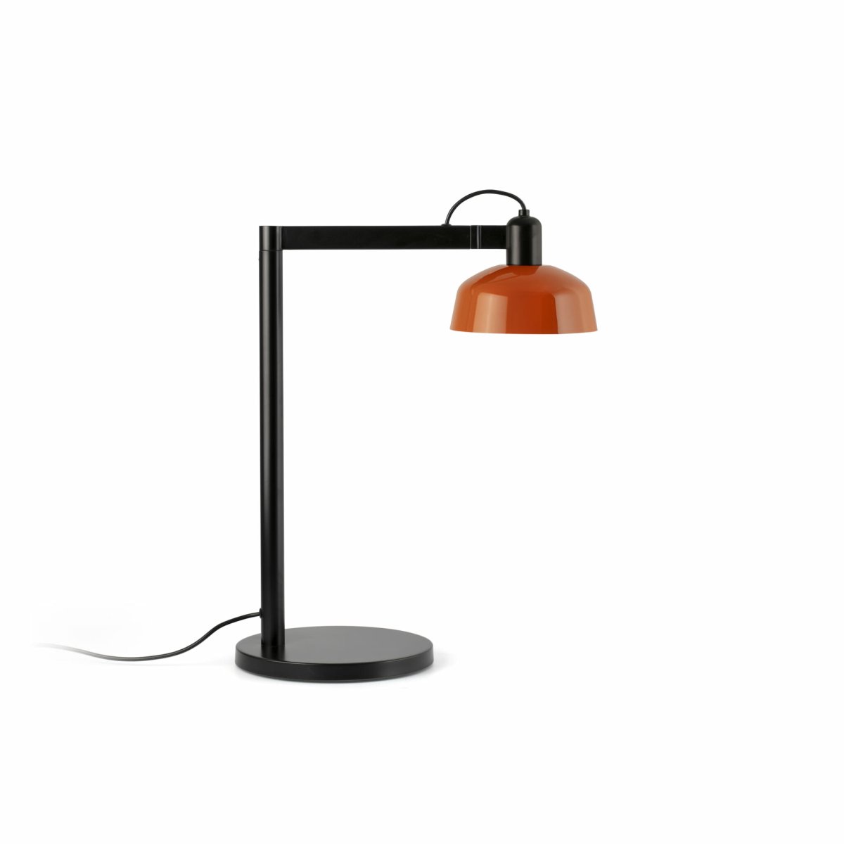 Tatawin 58cm Rot-Orange schreibtischlampe Von Faro Barcelona - Mit ihrer architektonischen Silhouette und den klaren Kontrasten wird Tatawin zu einem dekorativen Lichtpunkt mit Stil und Geschichte.