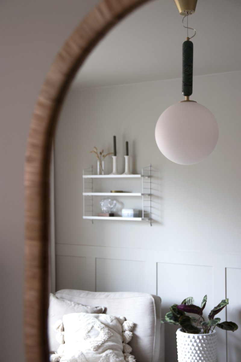 Torrano Ø30 Dunkelgrüner Marmor hängelampe Von Globen Lighting - Stein ist ein nat&uuml;rliches Material, die Farbe und Schattierungen der Marmorierung variieren und erzeugen bei jedem St&uuml;ck ein einzigartiges Muster.