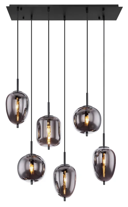 Blacky 80cm Schwarz hängelampe Von Globo Lighting - Lampan &auml;r tillverkad av svart metall och best&aring;r av sex r&ouml;kf&auml;rgade glasglober i olika former, var och en upph&auml;ngda i svarta kablar fr&aring;n taket.