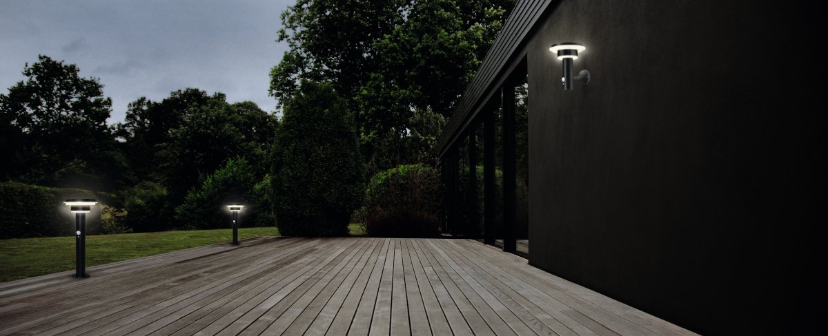 Double Circle Sensor Schwarz solarleuchte Von Ledvance - Der eingebaute PIR-Bewegungssensor und Tageslichtsensor schalten die Lampe bei Bewegung im Dunkeln automatisch ein und sorgen so für Sicherheit und Energieeffizienz.