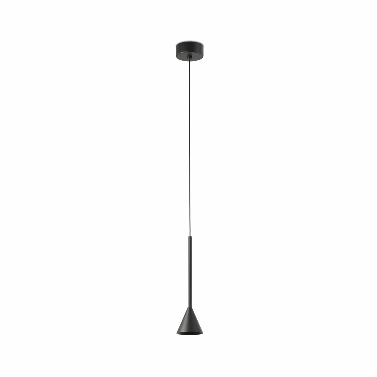 Anna Ø7 Schwarz hängelampe Von Faro Barcelona - Anna ist eine schwarze Pendelleuchte mit kegelf&ouml;rmigem Schirm, die gezieltes und pr&auml;zises Licht spendet.