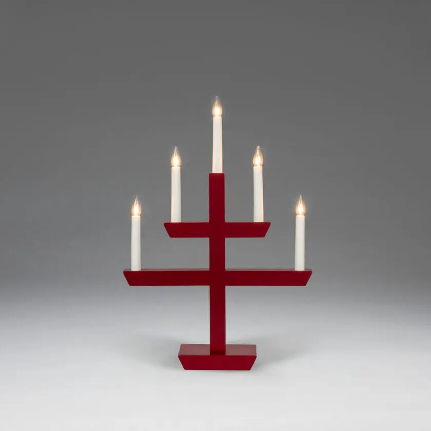 Wooden Candelabra 5 Lights ROT Von Konstsmide - mit stilvollem Design und f&uuml;nf wundersch&ouml;n leuchtenden Lichtern.