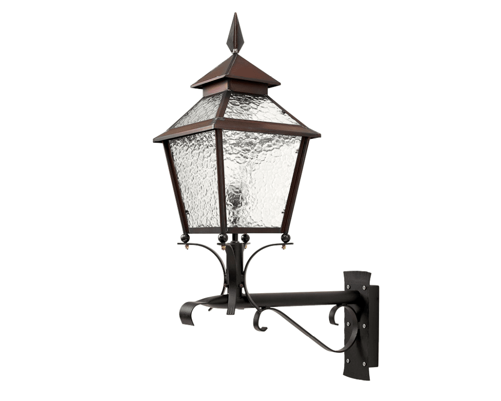 Eriksberg Oxidiertes Kupfer außenlampe Von Westal - Die Laterne hat einen unteren Teil aus antikem schwarzem Schmiedeeisen und einen oberen Teil aus schwerem oxidiertem Kupfer, was ihr ein elegantes und zeitloses Design verleiht.