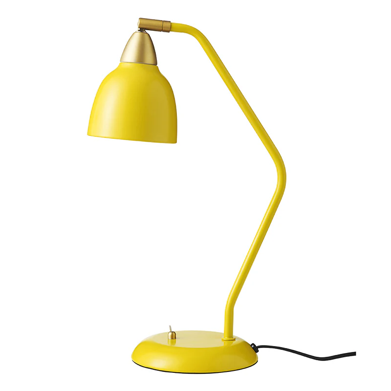 Urban 45cm Gelb schreibtischlampe Von Superliving - Versch&ouml;nern Sie Ihren Arbeitsplatz mit der Urban-Schreibtischlampe in elegantem, mattgelbem Finish mit Messingdetails.