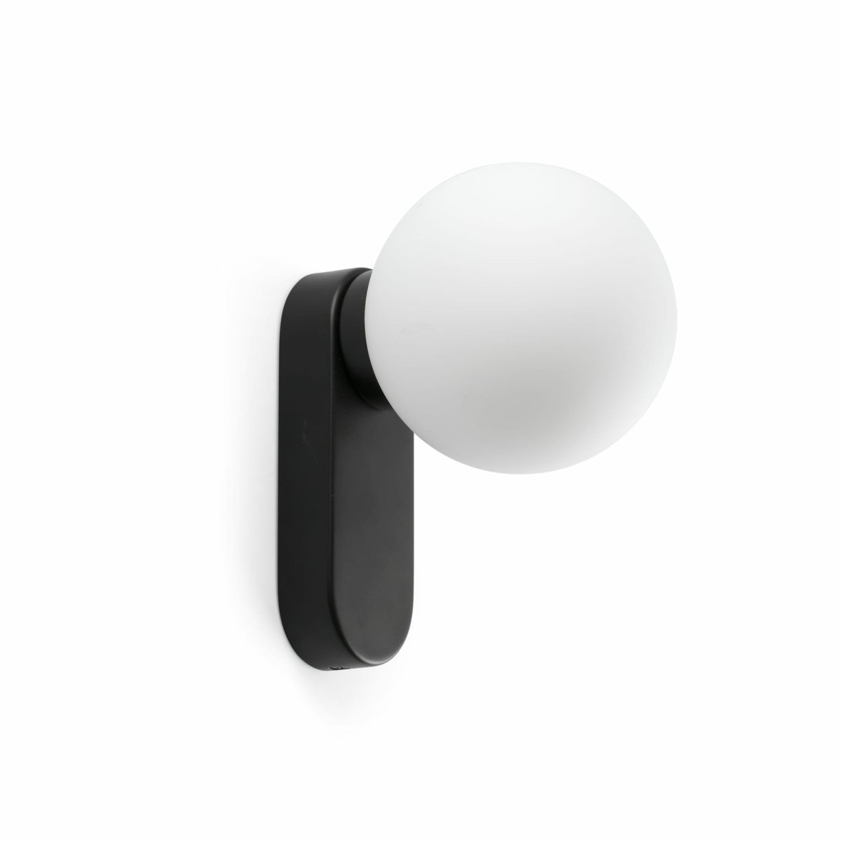 Mabe 16cm Schwarz badezimmerlampe Von Faro Barcelona - Dank der Schutzart IP44 ist sie feuchtigkeitsbeständig und ideal für Badezimmer.