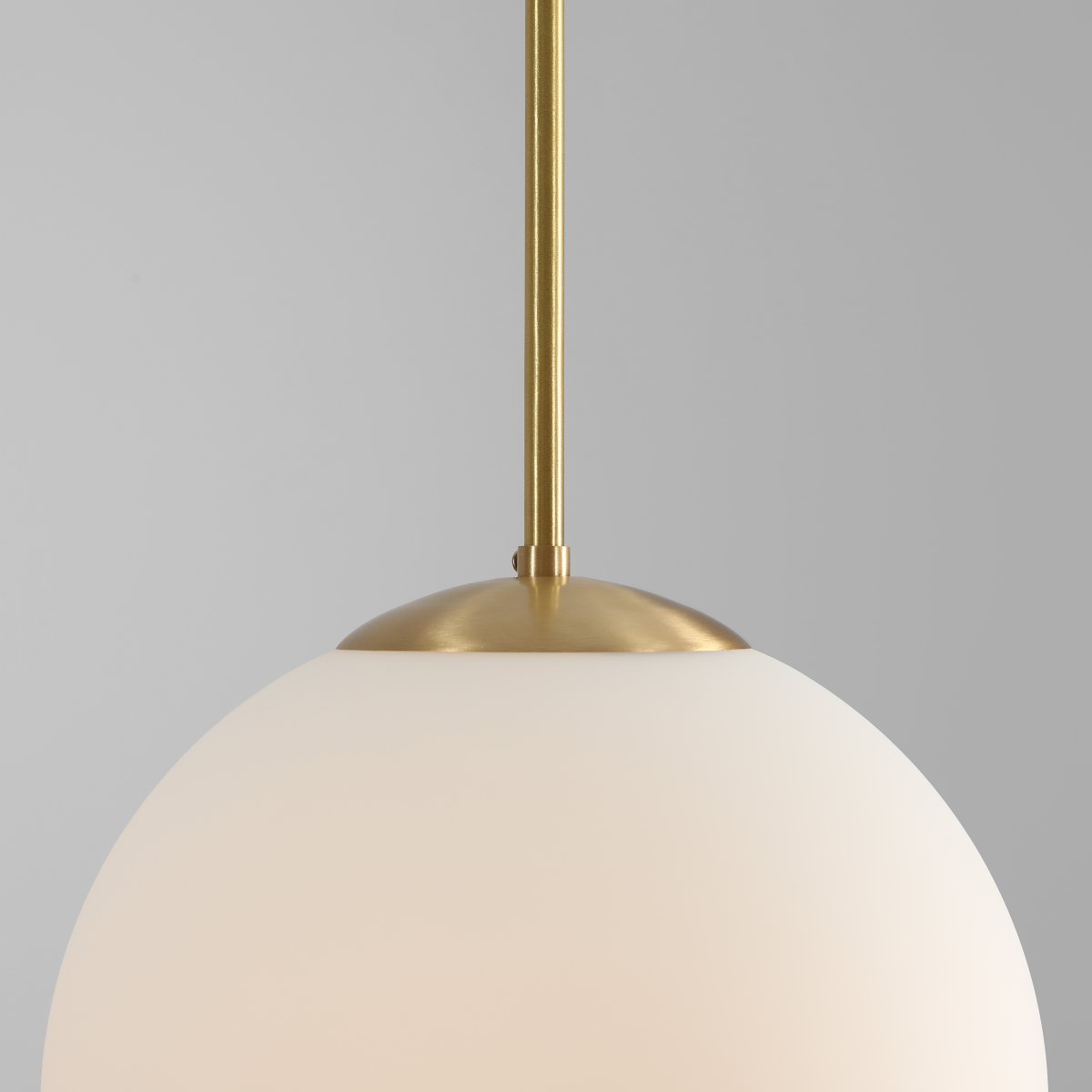 Bosso Ø30 Messing hängelampe Von Artera - Die Leuchte verbreitet ein sanftes und angenehmes Licht und eignet sich daher ideal f&uuml;r die Platzierung &uuml;ber dem Esstisch, im Flur oder Wohnzimmer.