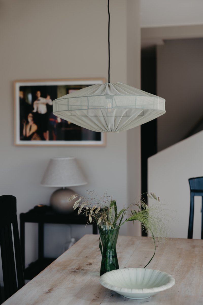 Alba Lampenschirm Ohne Aufhängung Ø58 Grün hängelampe Von Alde & Lind - Alba kann als Deckenpendel oder Deckenleuchte verwendet werden, je nachdem, mit welcher Lampe Sie ihn kombinieren.