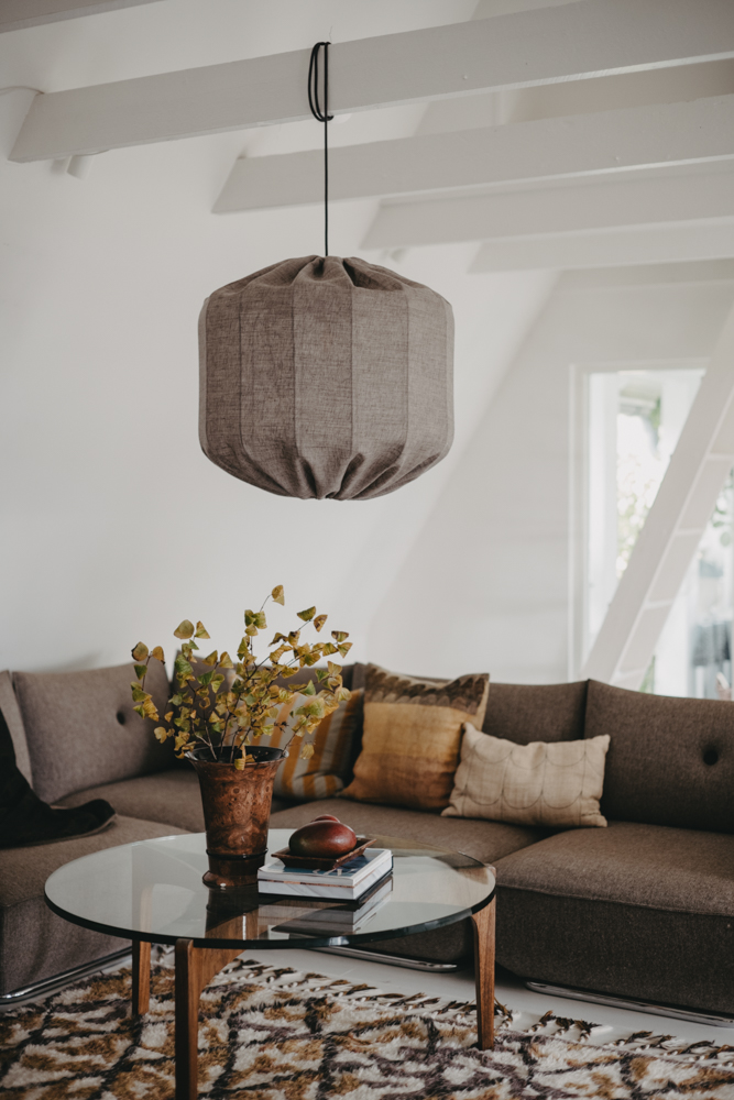 Dester Lampenschirm Ohne Aufhängung Ø58 Braun hängelampe Von Alde & Lind - Der Leinenstoff verleiht dem Dester Lampenschirm einen edlen und eleganten Ausdruck.