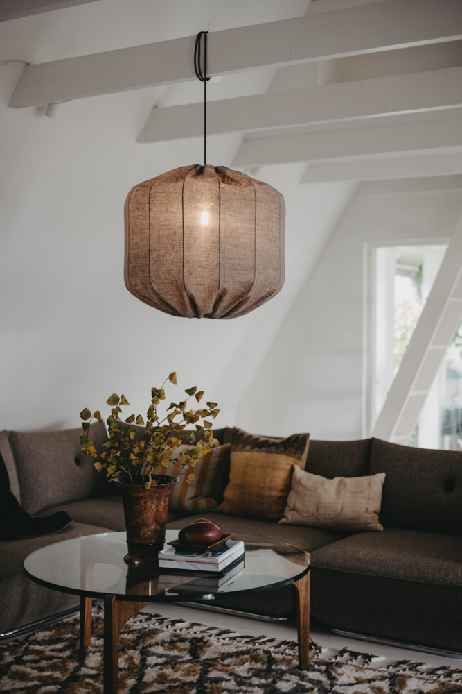 Dester Lampenschirm Ohne Aufhängung Ø58 Braun hängelampe Von Alde & Lind - Der Leinenstoff verleiht dem Dester Lampenschirm einen edlen und eleganten Ausdruck.