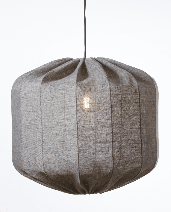 Dester Lampenschirm Ohne Aufhängung Ø58 Braun hängelampe Von Alde & Lind - Der Leinenstoff verleiht dem Dester Lampenschirm einen edlen und eleganten Ausdruck.