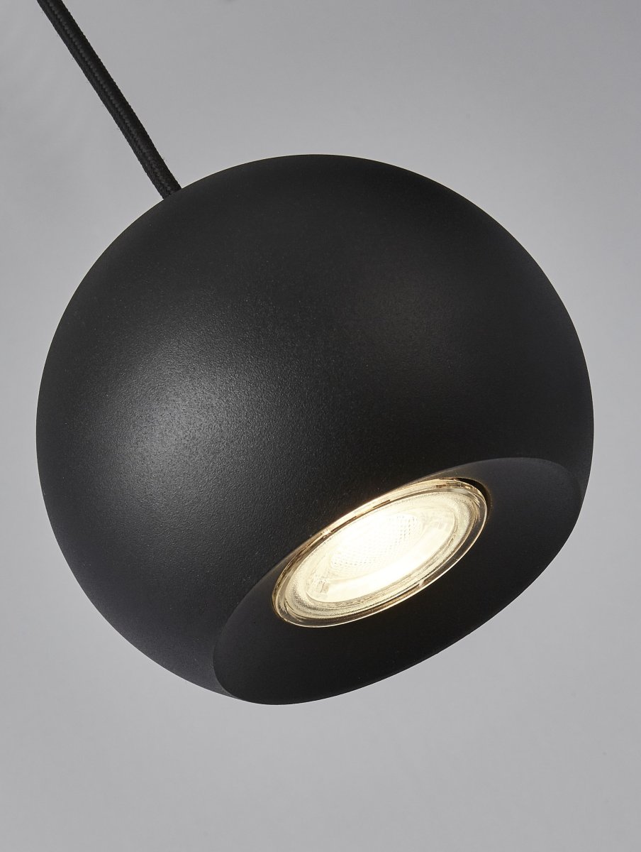 Eindhoven 160cm Sandschwarz hängelampe Von Searchlight - Die Pendelleuchte Eindhoven mit 5 Lichtpunkten hängt an einer sandfarbenen schwarzen Stange und verleiht einem modernen Wohnzimmer, Schlafzimmer, einer Küche, einem Esszimmer oder einem Flur stilvollen Luxus.