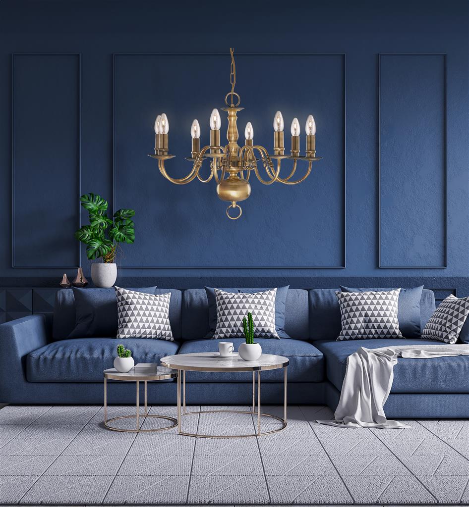 Flemish 8 Ø62 Messing hängelampe Von Searchlight - Mit seinen acht Kerzenhaltern im klassischen Kandelaber-Stil und einem dekorativen Mittelsteg mit gew&ouml;lbtem Fu&szlig; vermittelt er ein Gef&uuml;hl von Eleganz und Tradition.