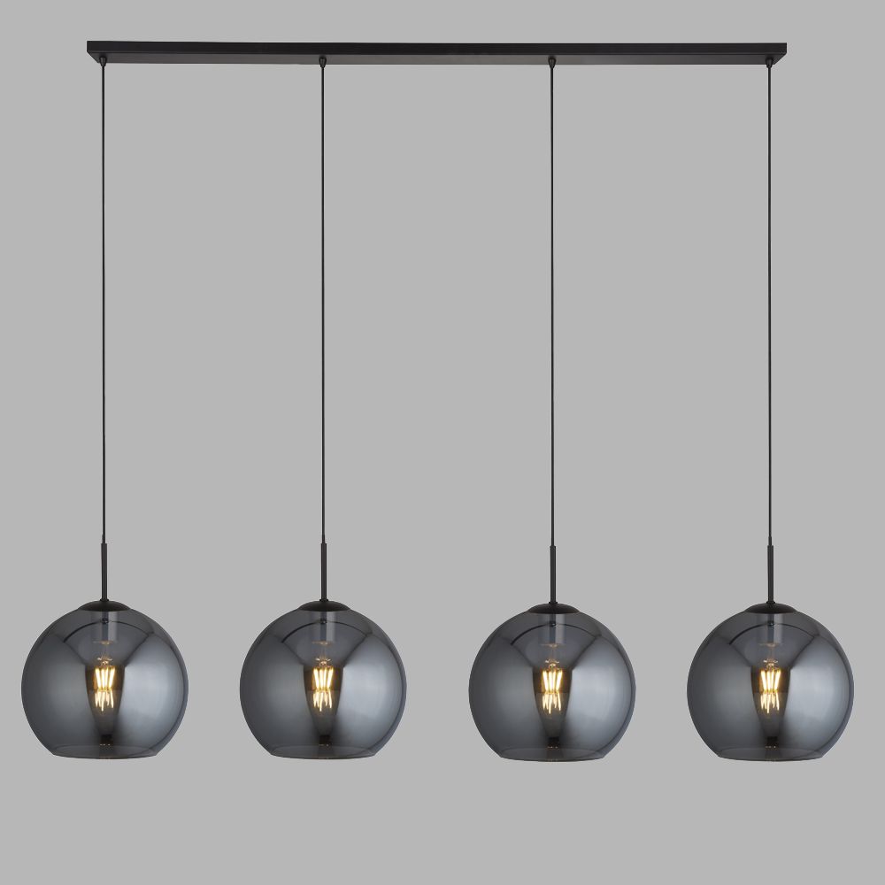 Amsterdam 175cm Schwarz hängelampe Von Searchlight - Die Amsterdam-Pendelleuchte mit vier Lichtquellen hat ein mattschwarzes Finish und große Rauchglasschirme mit offener Unterseite.