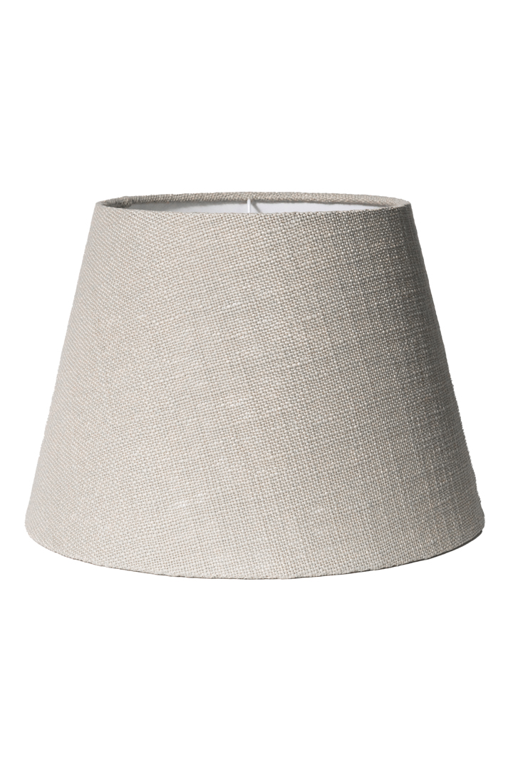 Lampskärm Ilse Ø40 Sand Von Alde & Lind - Dank ihrer zeitlosen Form und der neutralen Farbe lässt sich Ilse mühelos mit verschiedenen Lampenfüßen kombinieren und fügt sich harmonisch in moderne wie auch klassische Interieurs ein.