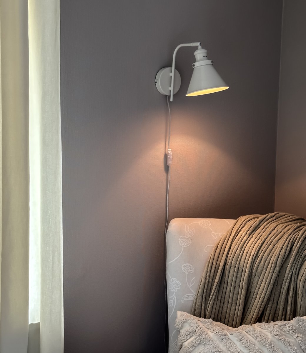 Paris Beige leselampe Von Aneta Lighting - Die Wandleuchte Paris ist in einem hochgl&auml;nzenden Sandton gefertigt.