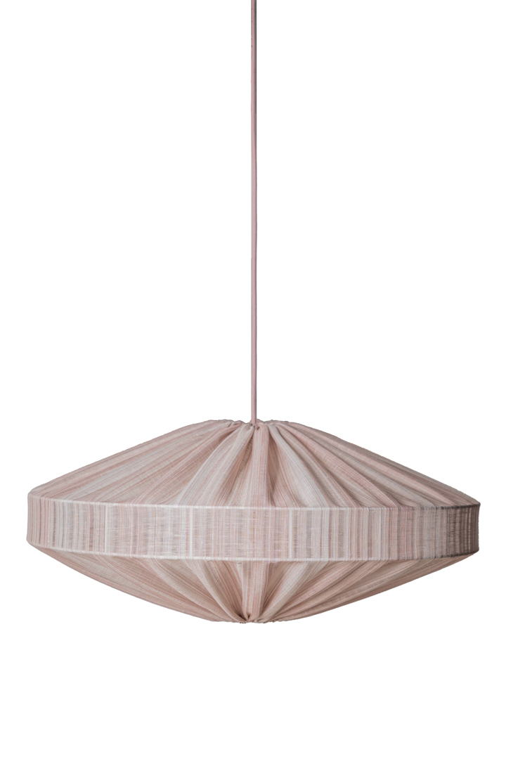 Alba Streifen Lampenschirm Ohne Aufhängung Ø78 Rosa hängelampe Von Alde & Lind - Der elegante Streifen im Stoff verleiht dem Alba Lampenschirm einen raffinierten und eleganten Ausdruck.